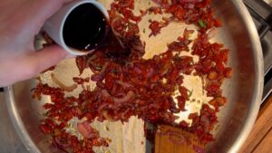 Pfanne Essig Tomaten Zwiebel