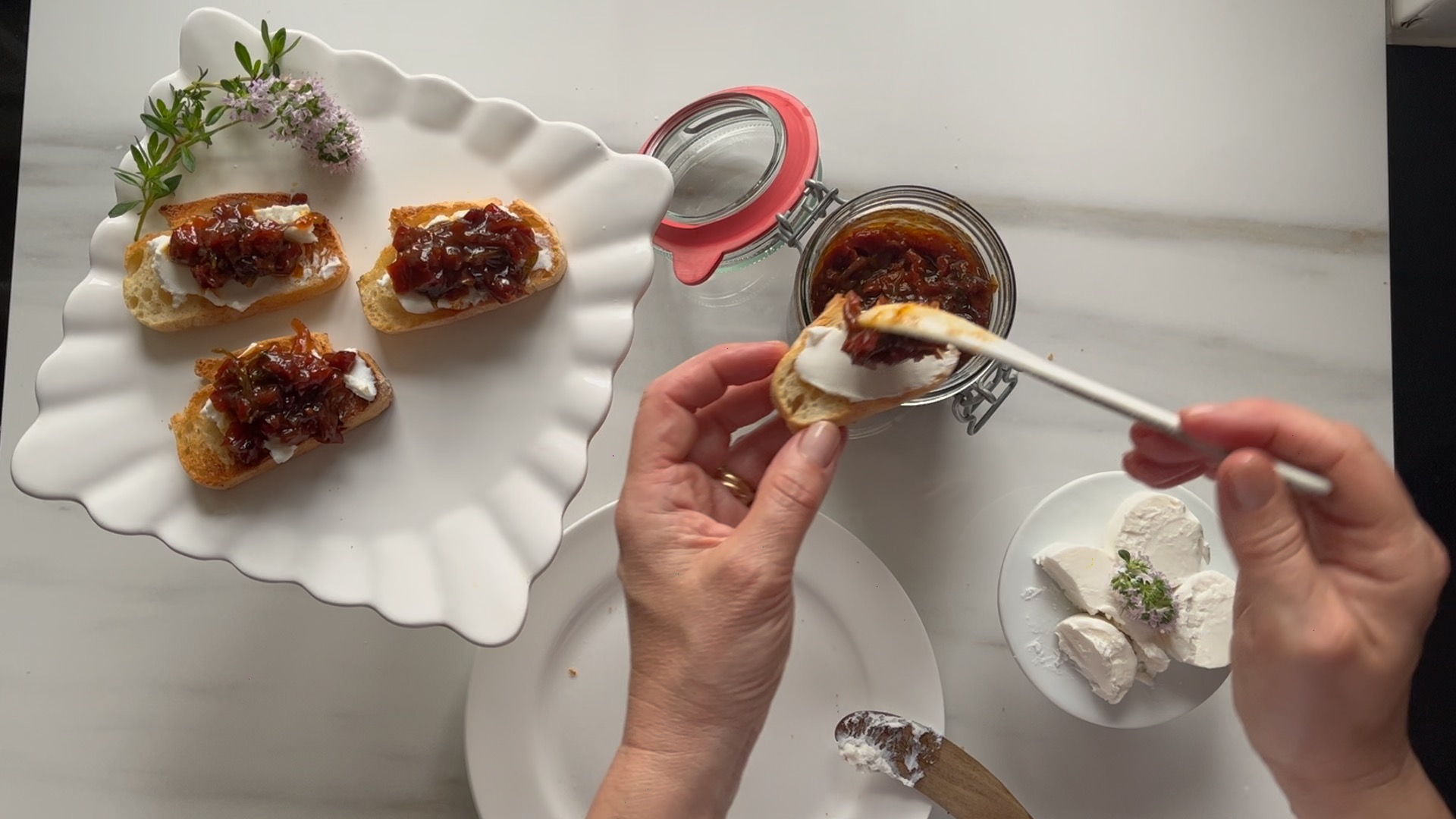 Tomatenmarmelade Crostini Löffel