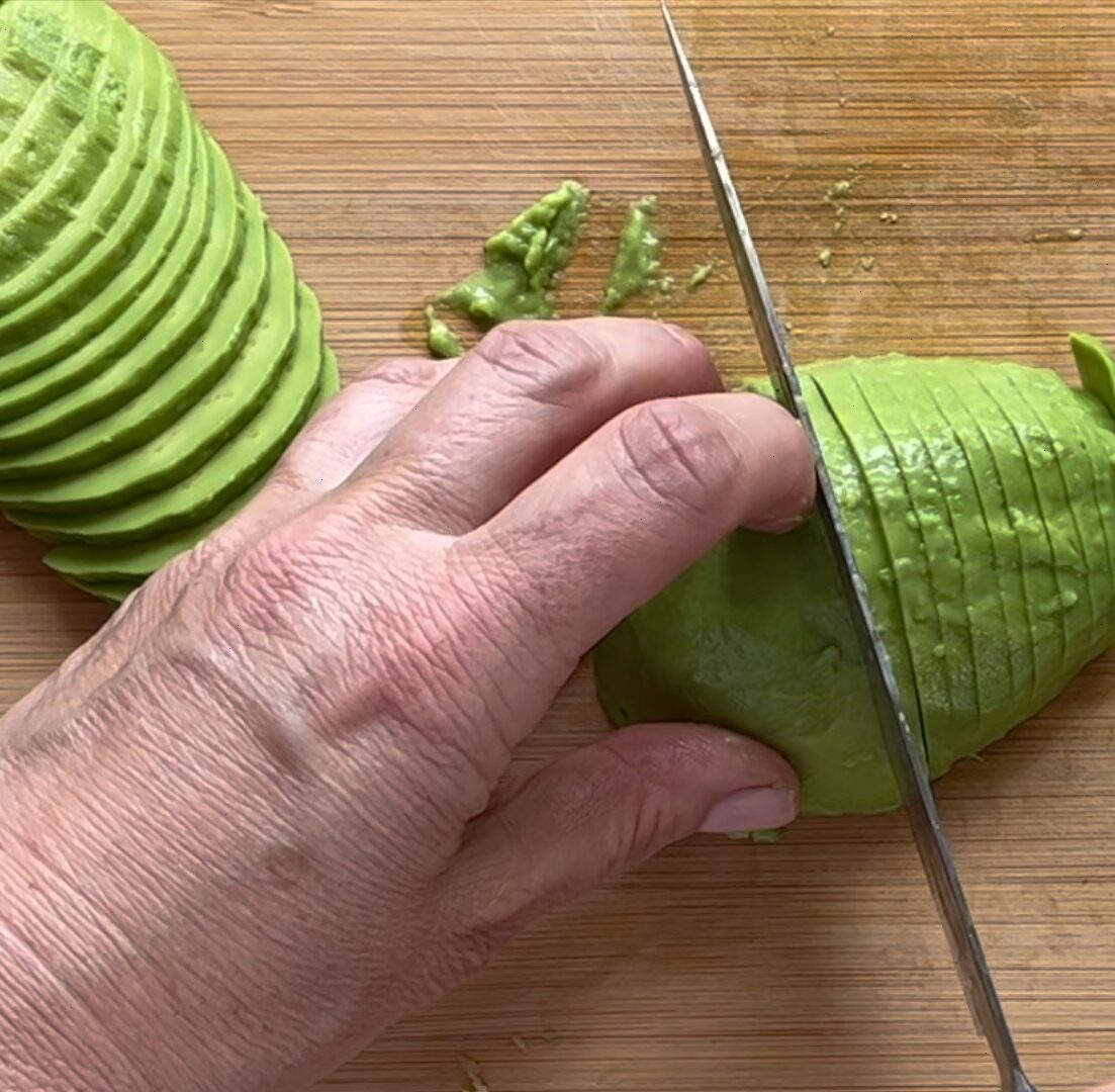 Avocado Scheiben Schneiden