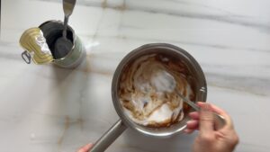 Erdnuss Sauce Topf Löffel Verrühren