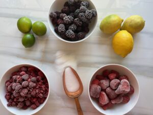 Zutaten Limonade Beeren Zucker Zitronen Limetten