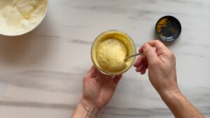 Banane Curry Mango Verrühren