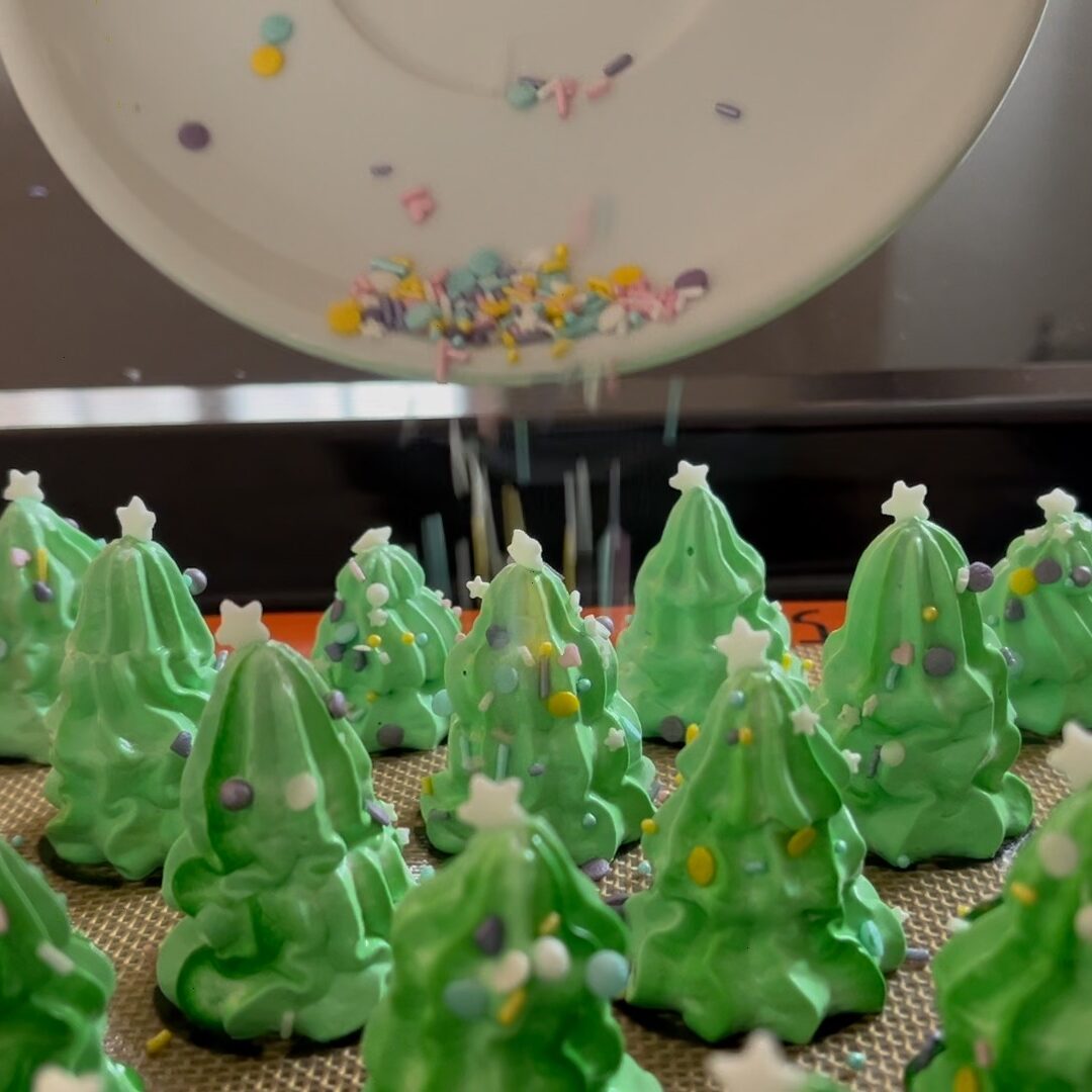 Tannenbäumchen Baiser Streusel Aufrieseln