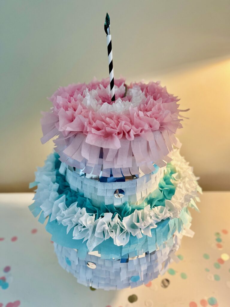Torten Pinata Konfetti Tisch