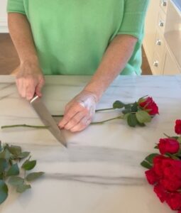 Rosenstrauß Rose Kürzen Messer