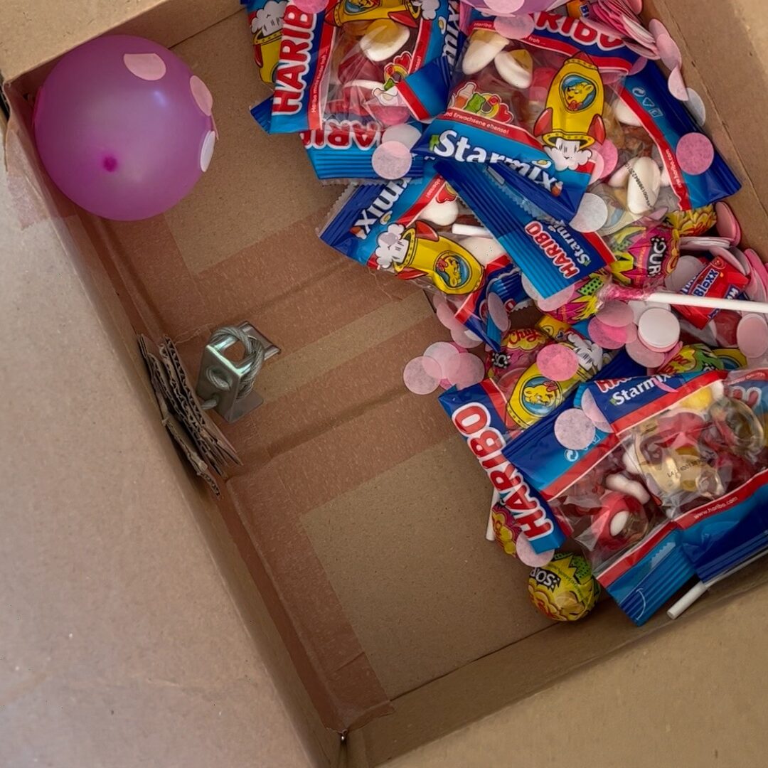 Pinata Aufhängung Karton Innen