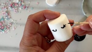 Marshmallow Einhorn Wimpern Malen