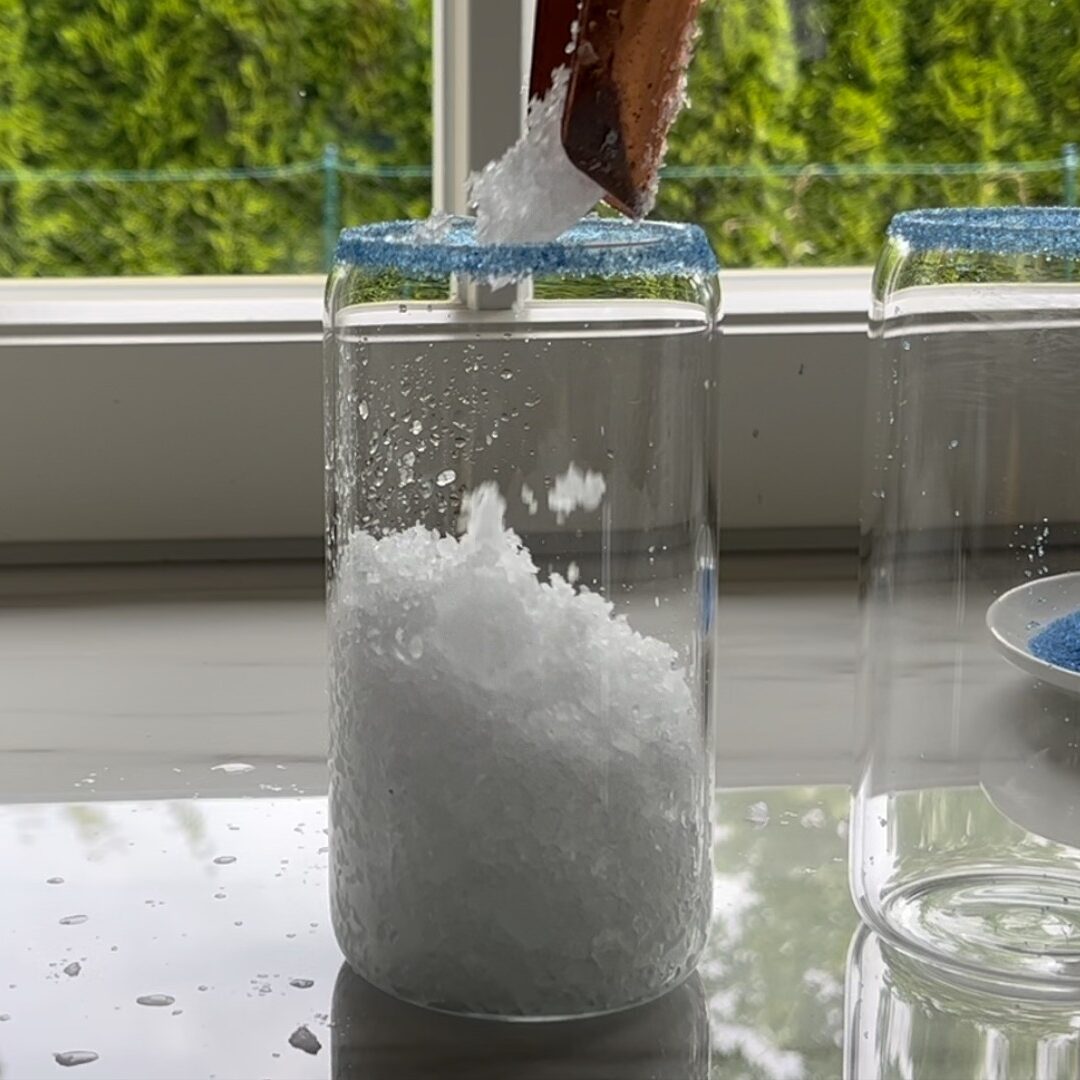 Slushy Eis Ins Glas Füllen