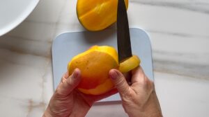 Mango Schaelen Messer Brett