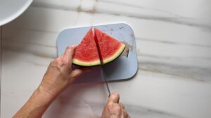 Wassermeloneschieben Kleine Stücke Schneiden