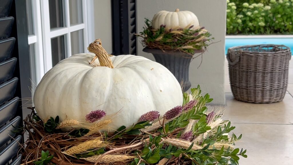 Herbstdeko Weisser Kuerbis Kranz Pool