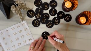 Adventskalender Zahlen Malen Schwarz Gold