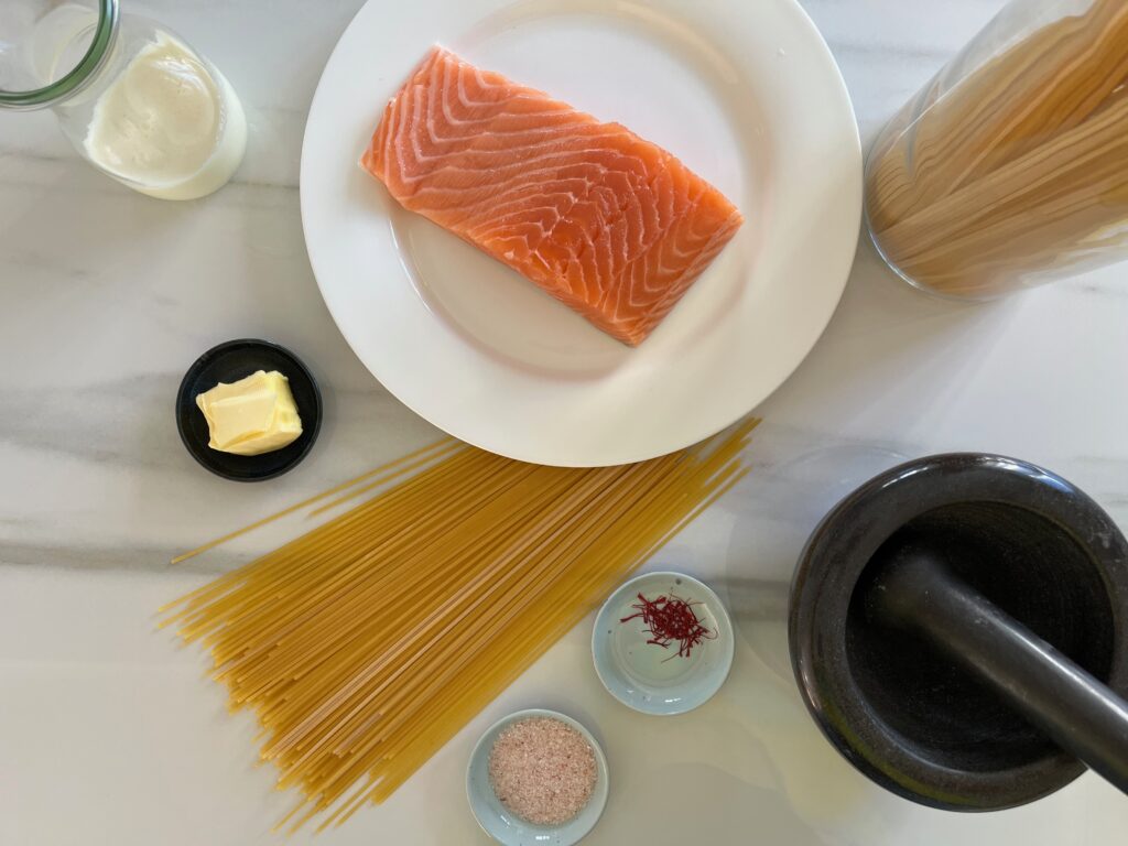 Lachsnudel Mit Safransauce