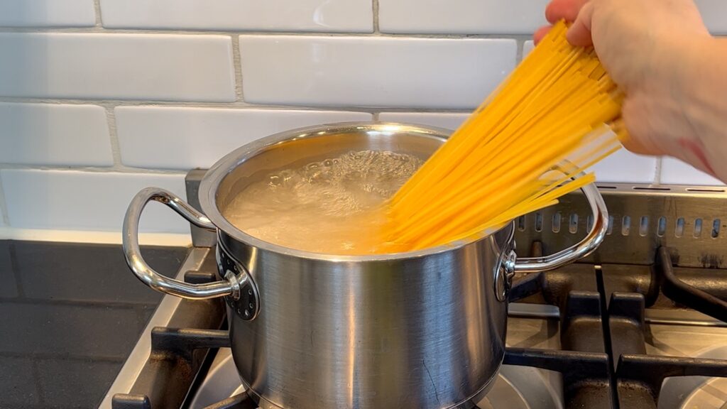 Linguini Kochtopf Wasser