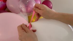 Luftballonpaar Verknoten