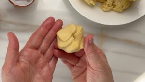Brioche Bällchen Gefaltet